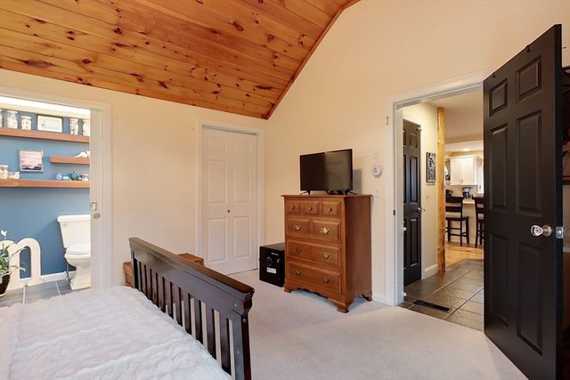 31 Heald St, Pepperell, MA 01463