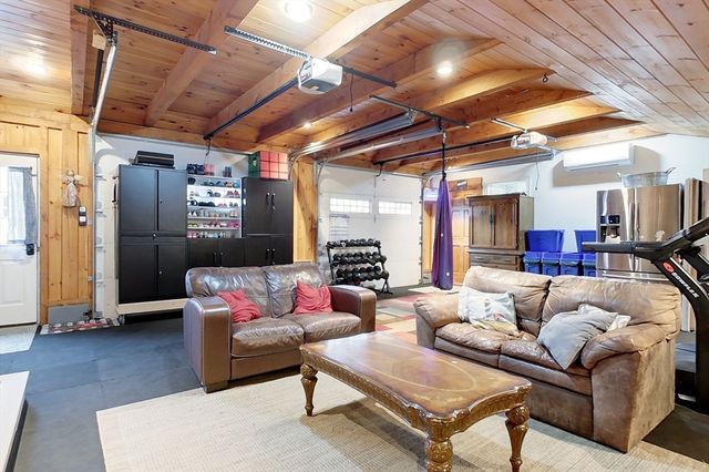 31 Heald St, Pepperell, MA 01463