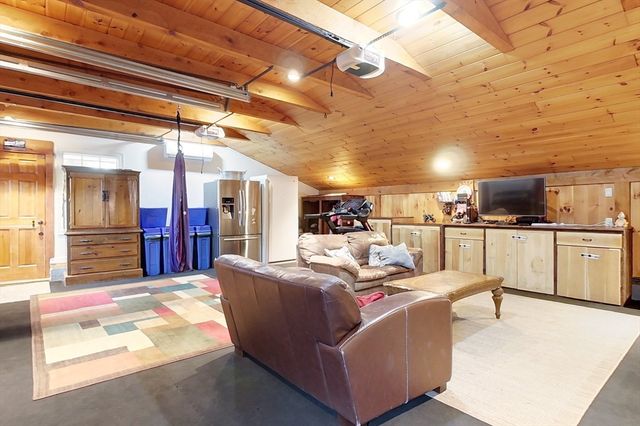 31 Heald St, Pepperell, MA 01463