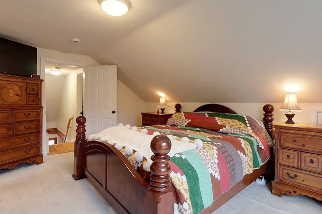 31 Heald St, Pepperell, MA 01463