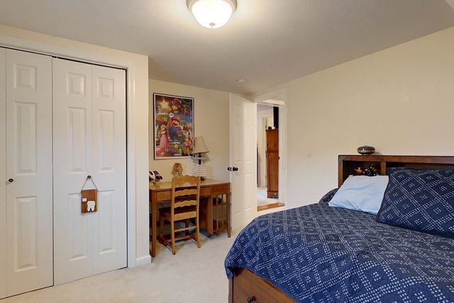 31 Heald St, Pepperell, MA 01463