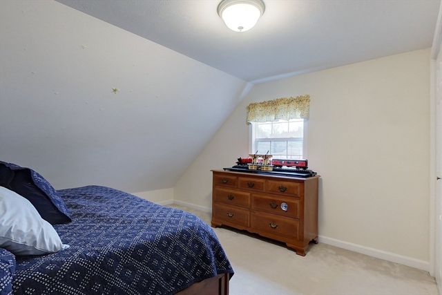 31 Heald St, Pepperell, MA 01463