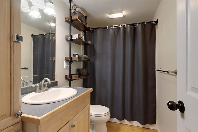 31 Heald St, Pepperell, MA 01463