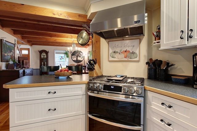 31 Heald St, Pepperell, MA 01463