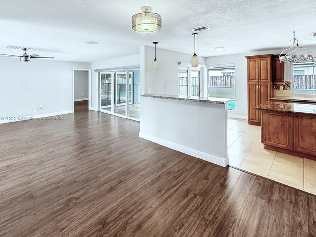 2040 NW 86th Ave, Sunrise, FL 33322