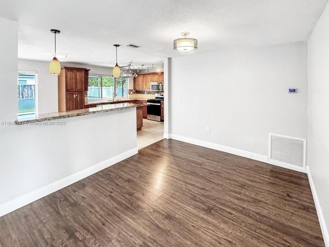 2040 NW 86th Ave, Sunrise, FL 33322