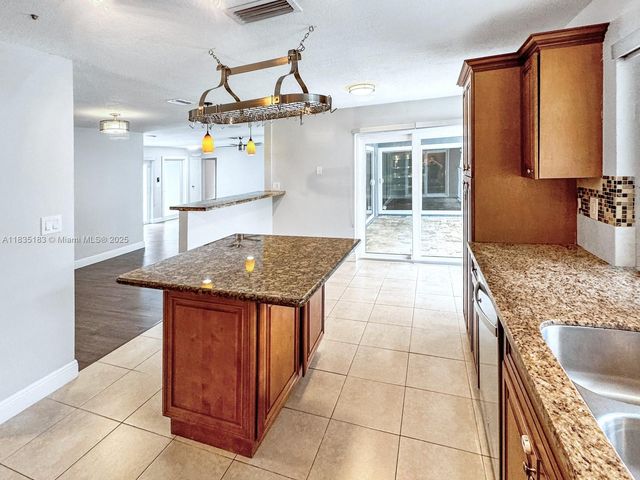 2040 NW 86th Ave, Sunrise, FL 33322