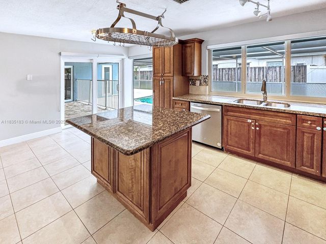 2040 NW 86th Ave, Sunrise, FL 33322