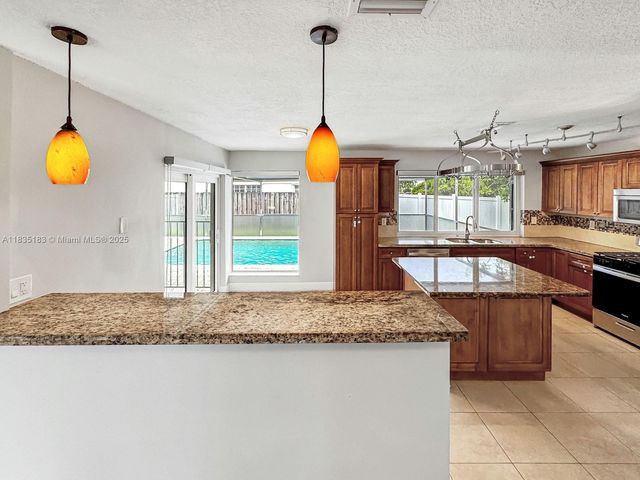 2040 NW 86th Ave, Sunrise, FL 33322