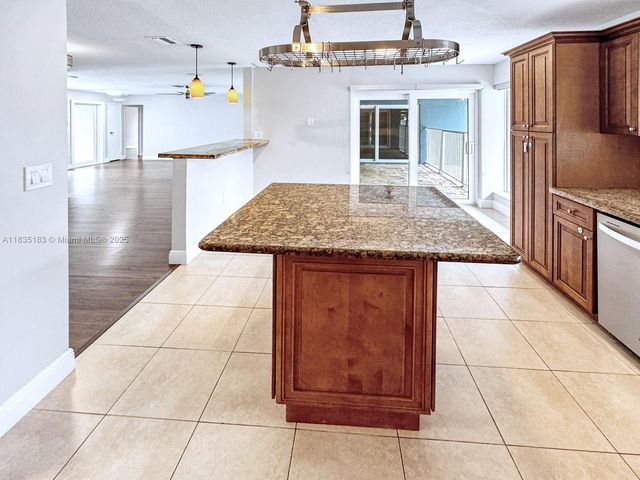 2040 NW 86th Ave, Sunrise, FL 33322