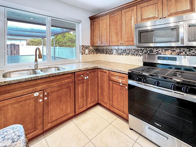 2040 NW 86th Ave, Sunrise, FL 33322