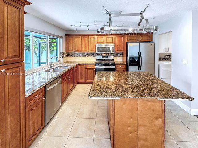 2040 NW 86th Ave, Sunrise, FL 33322