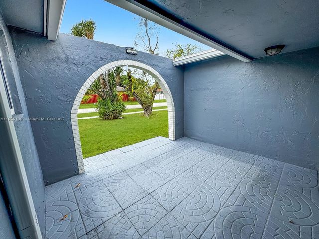 2040 NW 86th Ave, Sunrise, FL 33322