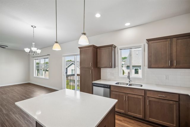 15137 Foxglove Lane, Urbandale, IA 50323