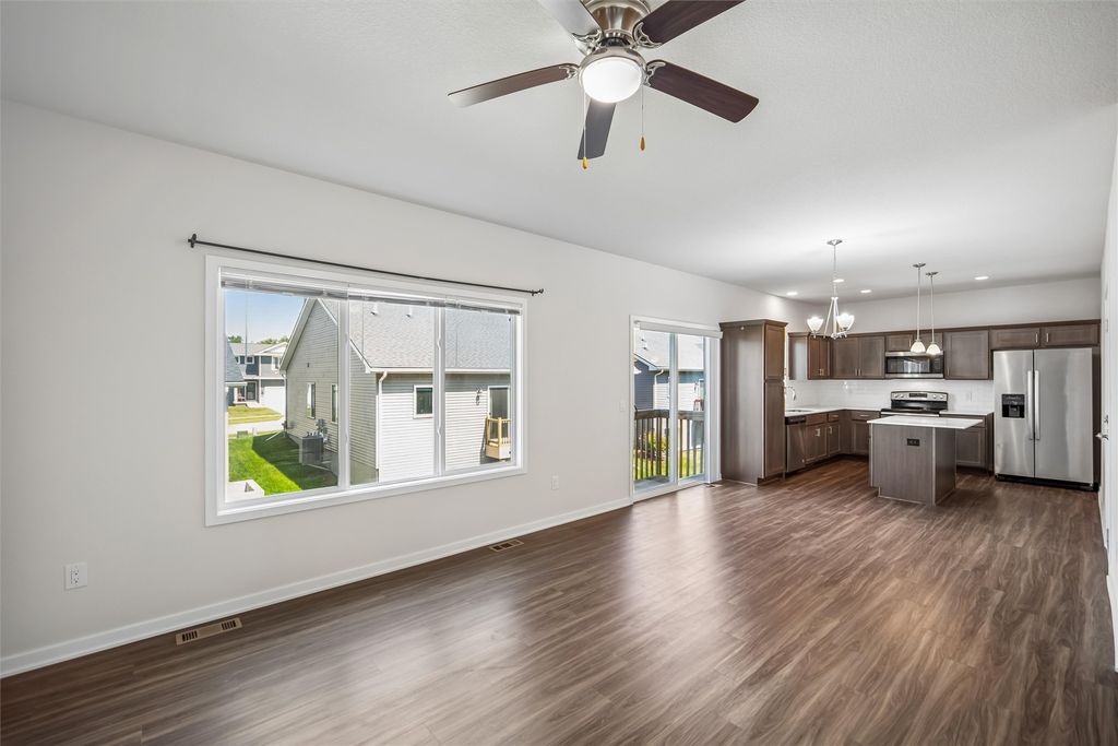 15137 Foxglove Lane, Urbandale, IA 50323