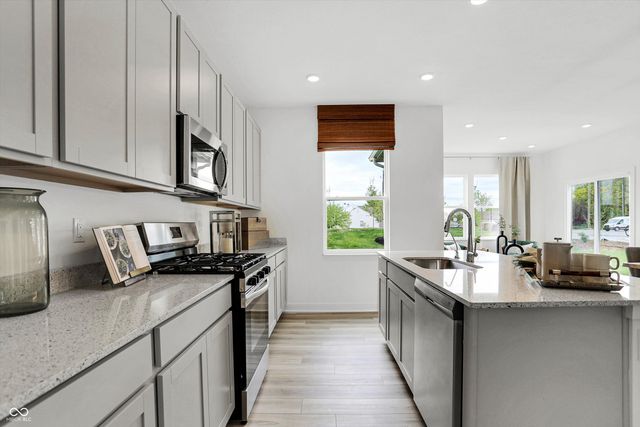 7422 Allesley Drive, Avon, IN 46123