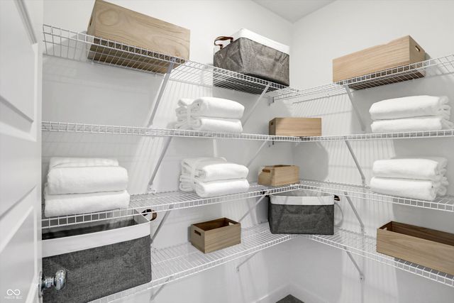 7422 Allesley Drive, Avon, IN 46123