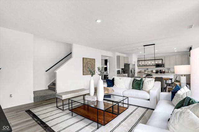 7422 Allesley Drive, Avon, IN 46123