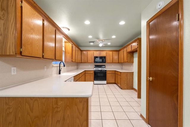 1001 Buckingham Drive, Newcastle, OK 73065