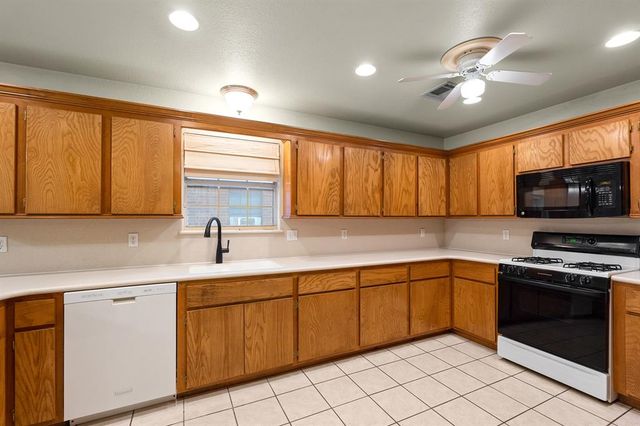 1001 Buckingham Drive, Newcastle, OK 73065