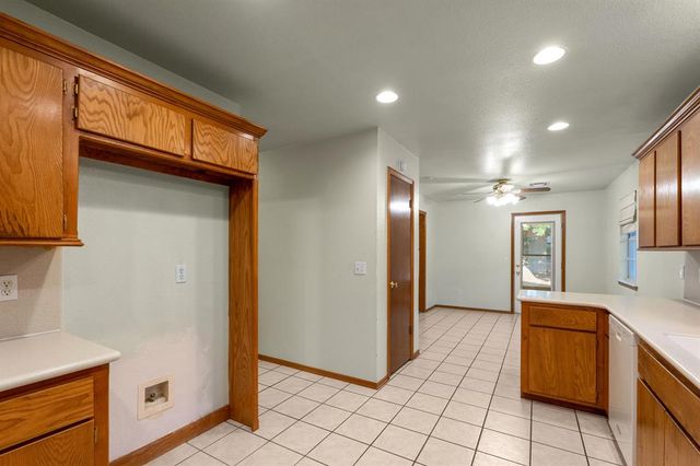1001 Buckingham Drive, Newcastle, OK 73065
