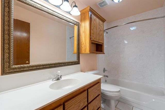 1001 Buckingham Drive, Newcastle, OK 73065