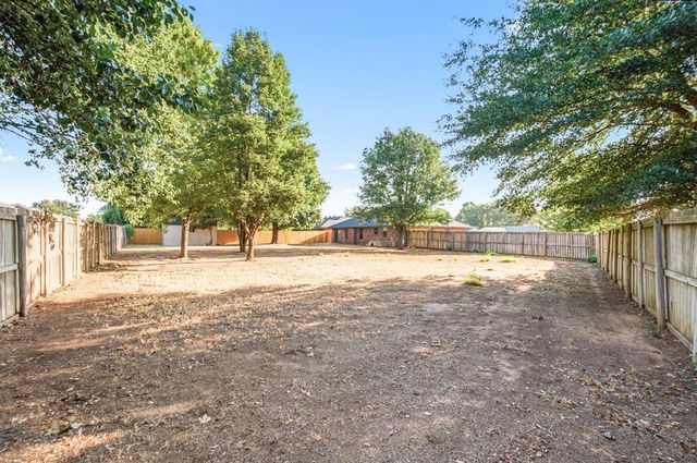 1001 Buckingham Drive, Newcastle, OK 73065