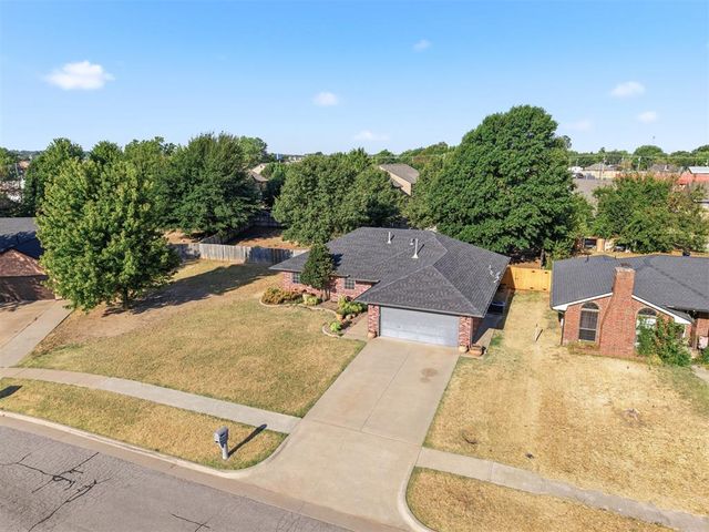1001 Buckingham Drive, Newcastle, OK 73065
