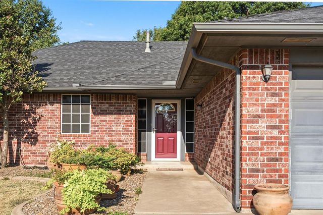 1001 Buckingham Drive, Newcastle, OK 73065