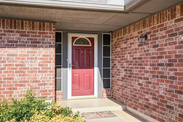 1001 Buckingham Drive, Newcastle, OK 73065