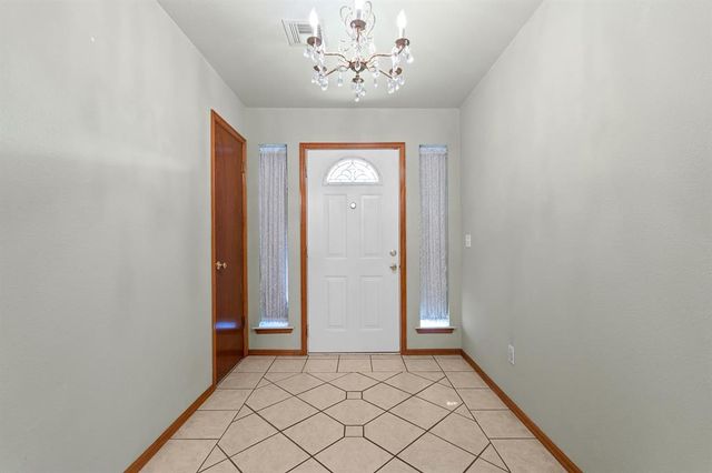 1001 Buckingham Drive, Newcastle, OK 73065