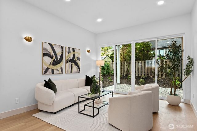 10811 24th Avenue NE, Seattle, WA 98125