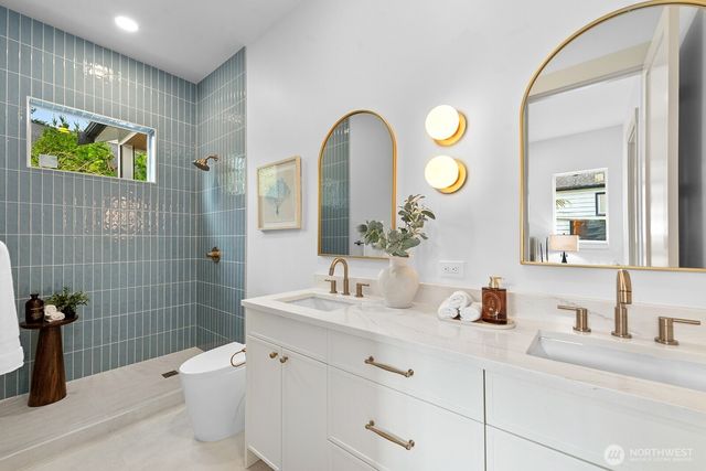 10811 24th Avenue NE, Seattle, WA 98125