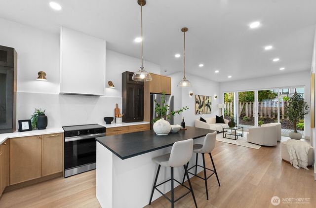 10811 24th Avenue NE, Seattle, WA 98125