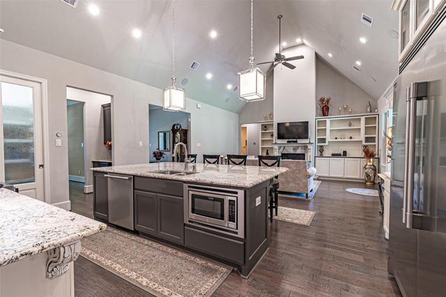 8970 Navigation Circle, Montgomery, TX 77316