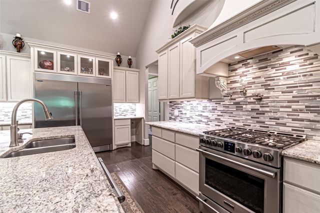 8970 Navigation Circle, Montgomery, TX 77316