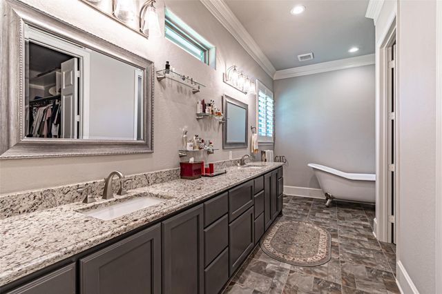 8970 Navigation Circle, Montgomery, TX 77316