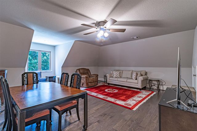 8970 Navigation Circle, Montgomery, TX 77316
