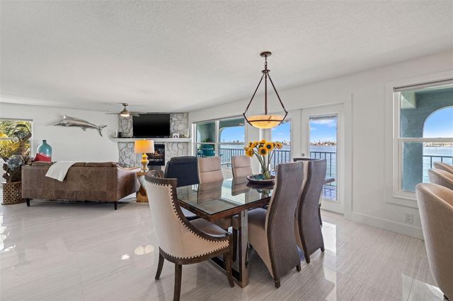 380 8TH AVENUE N 4, Tierra Verde, FL 33715