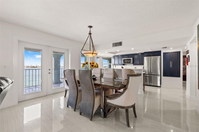 380 8TH AVENUE N 4, Tierra Verde, FL 33715