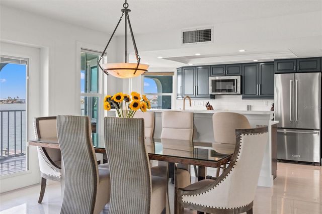 380 8TH AVENUE N 4, Tierra Verde, FL 33715