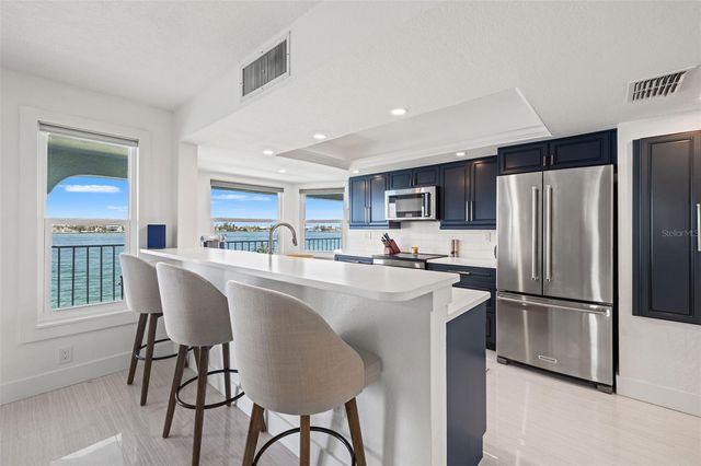 380 8TH AVENUE N 4, Tierra Verde, FL 33715