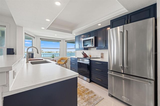 380 8TH AVENUE N 4, Tierra Verde, FL 33715