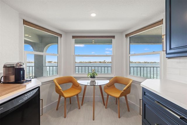 380 8TH AVENUE N 4, Tierra Verde, FL 33715