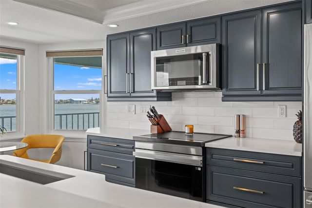 380 8TH AVENUE N 4, Tierra Verde, FL 33715