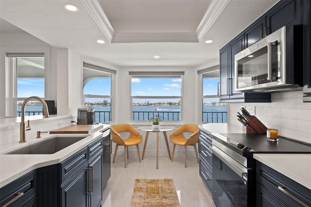 380 8TH AVENUE N 4, Tierra Verde, FL 33715