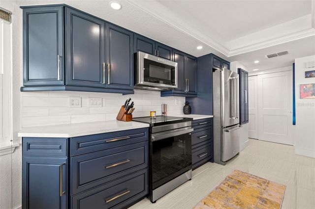 380 8TH AVENUE N 4, Tierra Verde, FL 33715