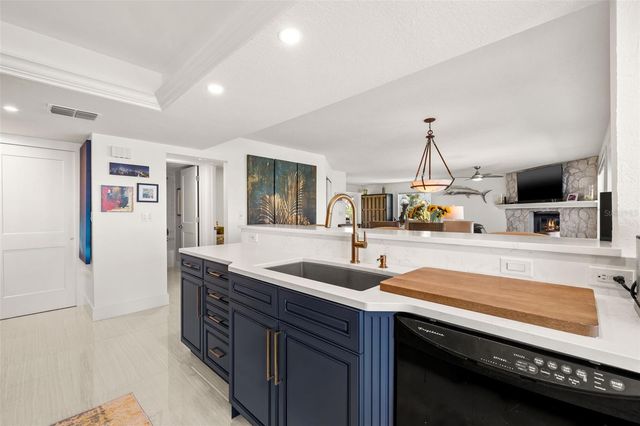 380 8TH AVENUE N 4, Tierra Verde, FL 33715