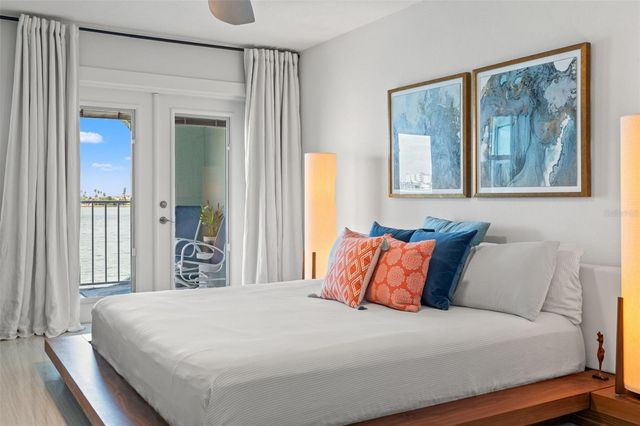 380 8TH AVENUE N 4, Tierra Verde, FL 33715