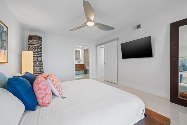 380 8TH AVENUE N 4, Tierra Verde, FL 33715